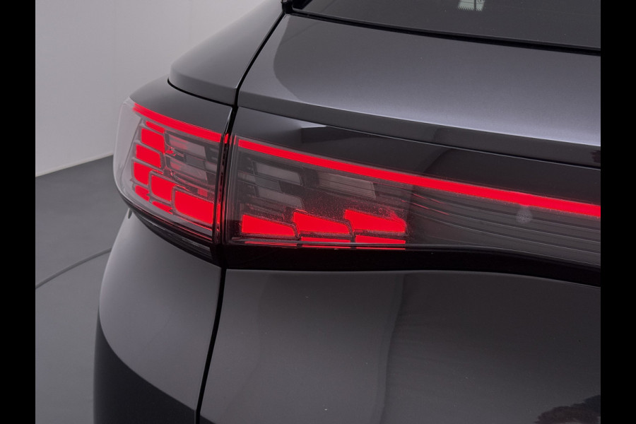 Volkswagen ID.4 Max 77kWh SOH 90% Warmtepomp Ergo Comfort Stoelen Trekhaak 360°Camera Panoramadak Adap.Cruise Navi Ecc Apple Carplay Android Aut Memory Stoel+Stuurverwarming Lmv 21" DAB Elek.Stoelen+Achterklep Voorruitverwarming Matrix Led Origineel Nederlandse Super Compleet! Auto Nieuwprijs  €57.932,-