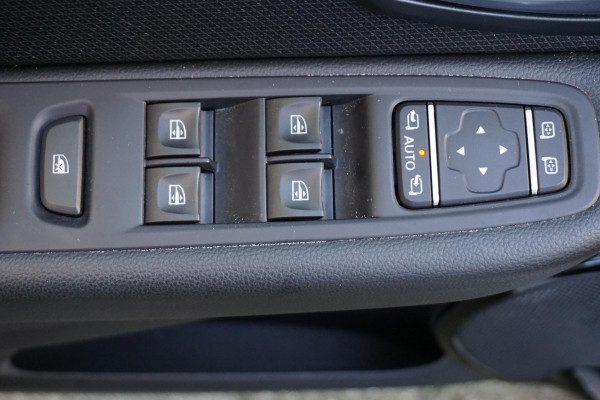 Renault Clio Estate 0.9 TCe Intens/Camera/Parkeerassistent/Metalliclak /Dealeronderhouden.