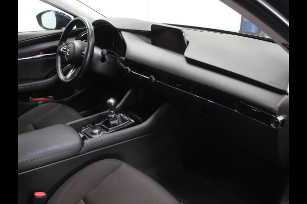 Mazda 3 2.0 e-SkyActiv-G M Hybrid 122 Comfort CLIMATE | CARPLAY | CAMERA | DAB | LED | TREKHAAK | HEAD-UP | STOEL/STUURVERW | LMV | ADAP