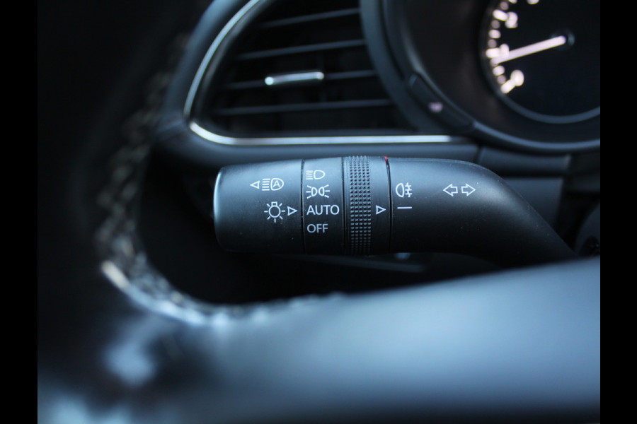 Mazda 3 2.0 e-SkyActiv-G M Hybrid 122 Comfort CLIMATE | CARPLAY | CAMERA | DAB | LED | TREKHAAK | HEAD-UP | STOEL/STUURVERW | LMV | ADAP