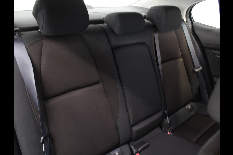 Mazda 3 2.0 e-SkyActiv-G M Hybrid 122 Comfort CLIMATE | CARPLAY | CAMERA | DAB | LED | TREKHAAK | HEAD-UP | STOEL/STUURVERW | LMV | ADAP