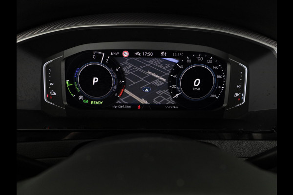 Volkswagen Arteon 1.4 TSI eHybrid R-Line Business 218 pk Automaat (DSG) | Navigatie | Panoramadak | Trekhaak (wegklapbaar) | Parkeersensoren (Park assist) | Rondomzicht camera | Lederen bekleding | Stoelverwarming v/a | R-Line |