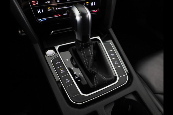 Volkswagen Arteon 1.4 TSI eHybrid R-Line Business 218 pk Automaat (DSG) | Navigatie | Panoramadak | Trekhaak (wegklapbaar) | Parkeersensoren (Park assist) | Rondomzicht camera | Lederen bekleding | Stoelverwarming v/a | R-Line |