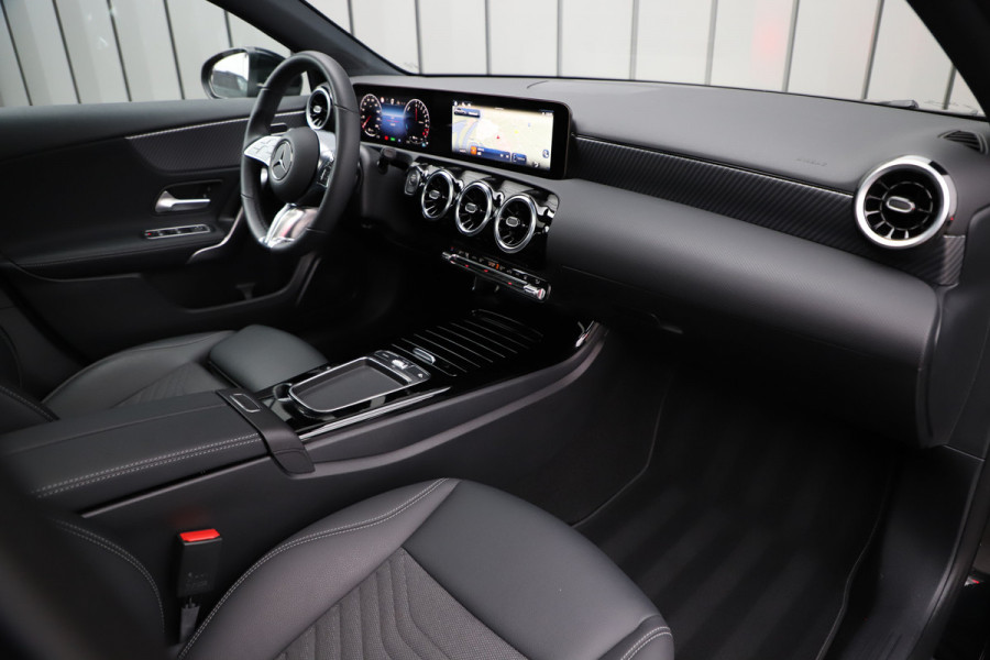 Mercedes-Benz A-Klasse 250e Business Solution | 218PK | Pano | Multibeam | Widescreen | Stoel/Stuurwielverw. | Distronic+ | Standkachel |