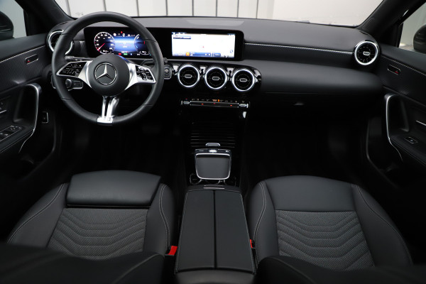 Mercedes-Benz A-Klasse 250e Business Solution | 218PK | Pano | Multibeam | Widescreen | Stoel/Stuurwielverw. | Distronic+ | Standkachel |