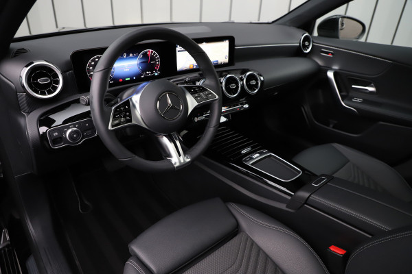 Mercedes-Benz A-Klasse 250e Business Solution | 218PK | Pano | Multibeam | Widescreen | Stoel/Stuurwielverw. | Distronic+ | Standkachel |