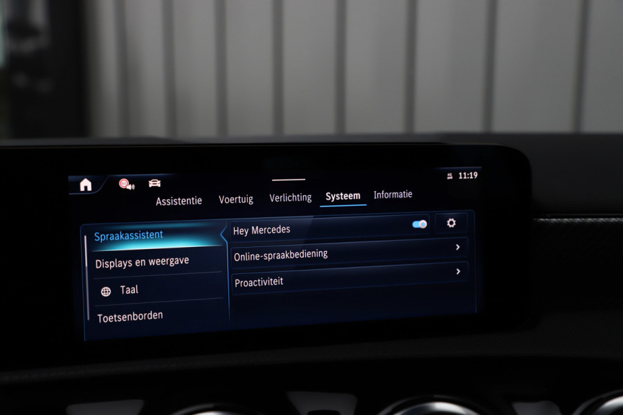 Mercedes-Benz A-Klasse 250e Business Solution | 218PK | Pano | Multibeam | Widescreen | Stoel/Stuurwielverw. | Distronic+ | Standkachel |