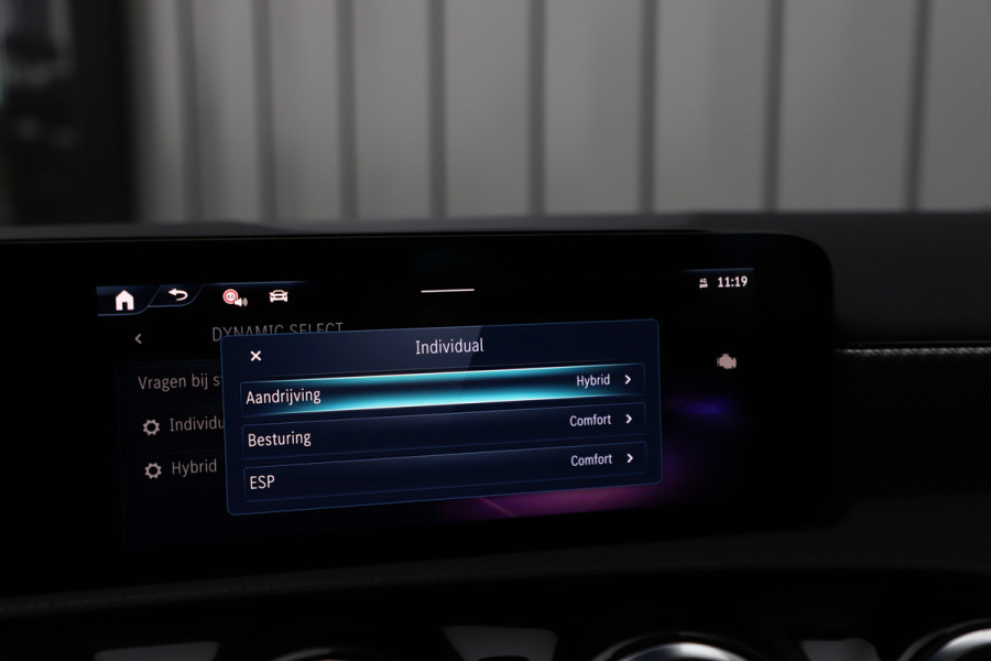 Mercedes-Benz A-Klasse 250e Business Solution | 218PK | Pano | Multibeam | Widescreen | Stoel/Stuurwielverw. | Distronic+ | Standkachel |