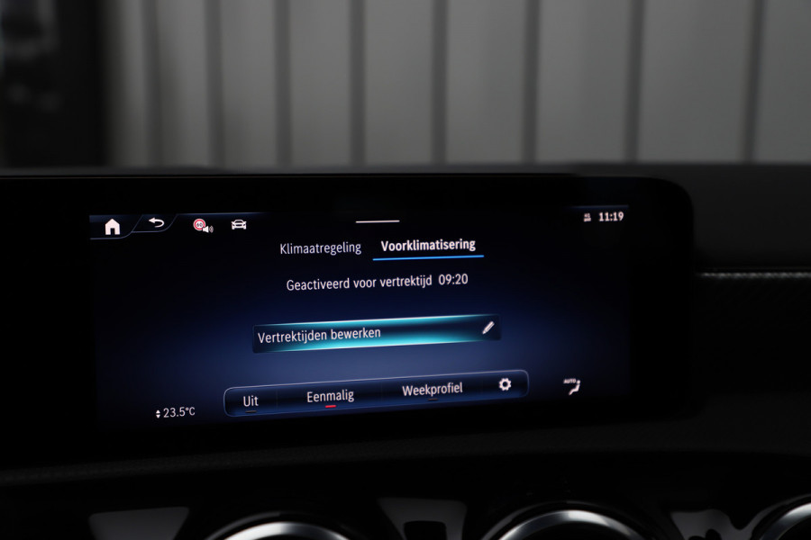 Mercedes-Benz A-Klasse 250e Business Solution | 218PK | Pano | Multibeam | Widescreen | Stoel/Stuurwielverw. | Distronic+ | Standkachel |