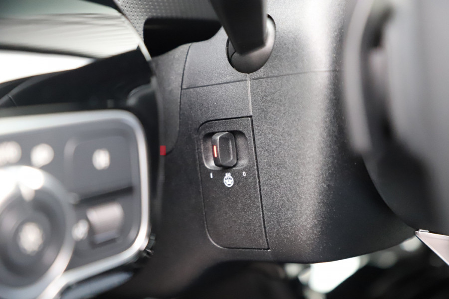 Mercedes-Benz A-Klasse 250e Business Solution | 218PK | Pano | Multibeam | Widescreen | Stoel/Stuurwielverw. | Distronic+ | Standkachel |