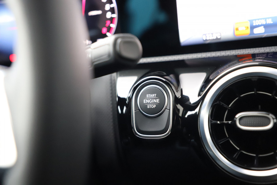 Mercedes-Benz A-Klasse 250e Business Solution | 218PK | Pano | Multibeam | Widescreen | Stoel/Stuurwielverw. | Distronic+ | Standkachel |