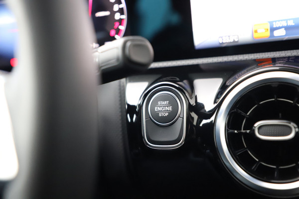 Mercedes-Benz A-Klasse 250e Business Solution | 218PK | Pano | Multibeam | Widescreen | Stoel/Stuurwielverw. | Distronic+ | Standkachel |