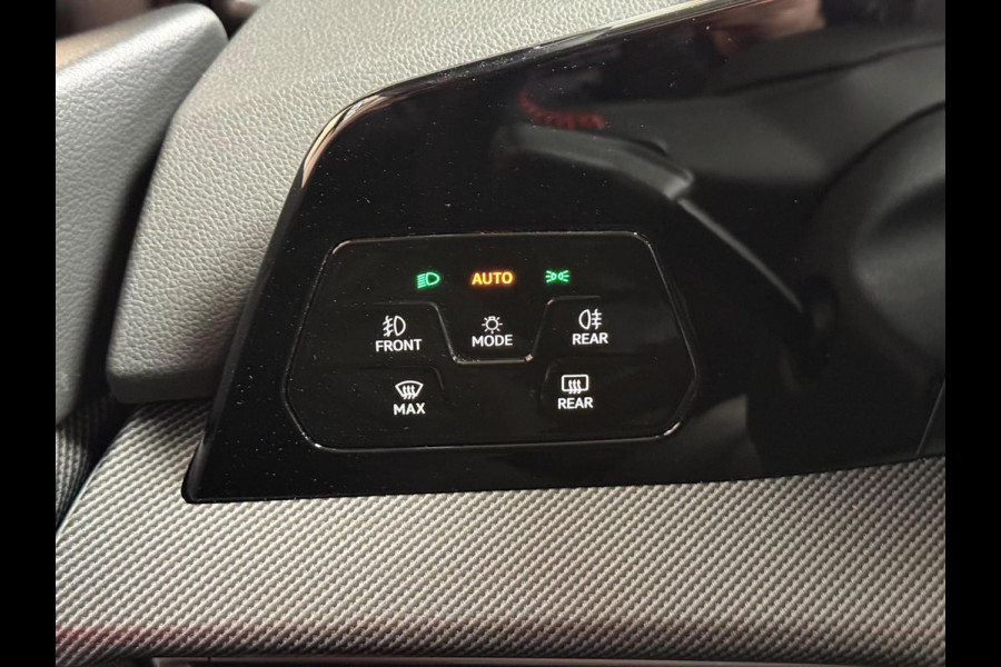 Volkswagen Golf 2.0 TSI GTI 8.5 Facelift | HUD | Harman/Kardon | Camera | Pano