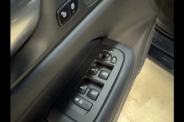 Volvo V60 2.0 B4 Plus Bright | Lederen sportstoelen | Camera | Carplay | Adaptive cruise | Stoelverwarming V+A | Full LED