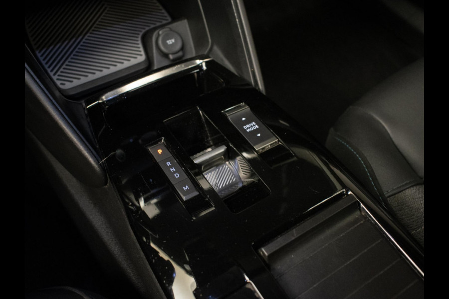 Citroën C4 1.2 Puretech Feel Pack (APPLE CARPLAY,NAVI,CAMERA,DIGITALE COCKPIT,SPORTSTOELEN,GETINT,PDC,LANE ASSIST,NETTESTAAT)