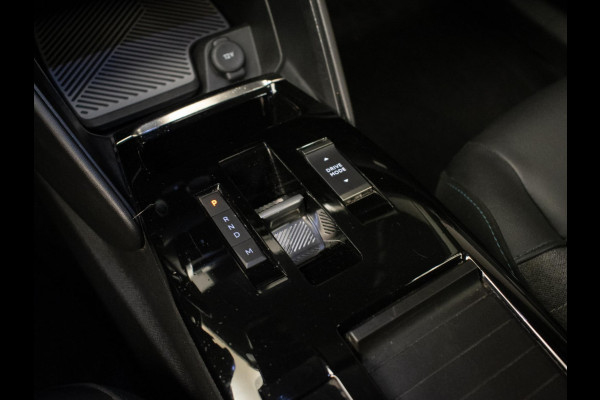 Citroën C4 1.2 Puretech Feel Pack (APPLE CARPLAY,NAVI,CAMERA,DIGITALE COCKPIT,SPORTSTOELEN,GETINT,PDC,LANE ASSIST,NETTESTAAT)