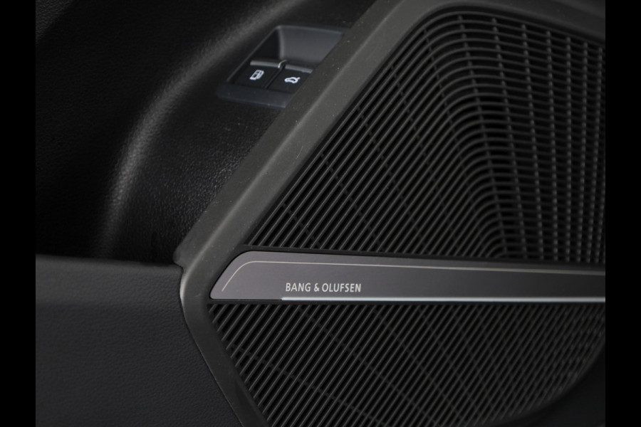 Audi Q5 Sportback 55 TFSI e S edition Competition 367pk | Panoramdak | Head Up Display | Luchtvering | B&O Audio | Verwarmbare voorstoelen | Trekhaak