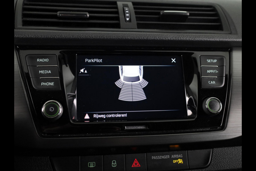 Škoda Fabia Combi 1.0 TSI Business Edition 95 pk | Navigatie via App | Parkeersensoren achter | Airco | Cruise control | Apple Carplay/Android Auto |