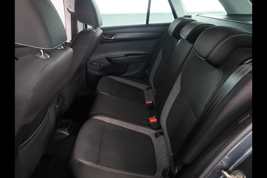 Škoda Fabia Combi 1.0 TSI Business Edition 95 pk | Navigatie via App | Parkeersensoren achter | Airco | Cruise control | Apple Carplay/Android Auto |