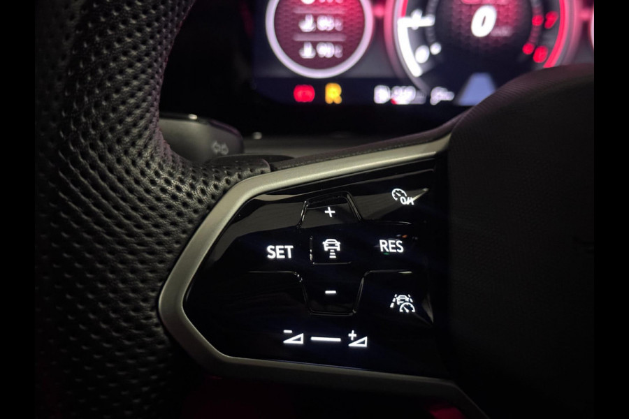 Volkswagen Golf 2.0 TSI GTI CLUBSPORT | PANO | IQ LIGHT | HARMAN KARDON | VOL!