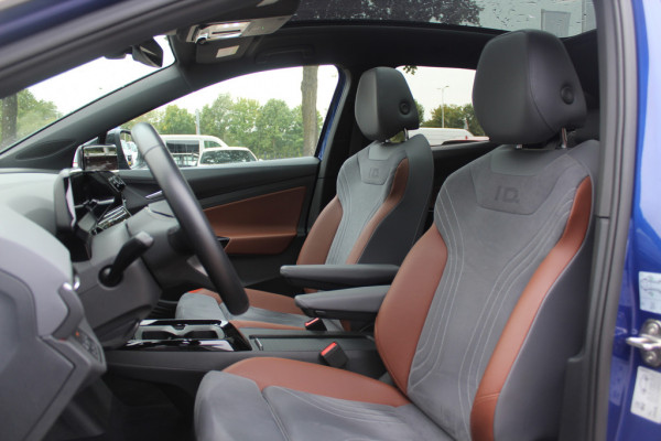 Volkswagen ID.4 Max 77 kWh 73.418 km! / Full option! / Panoramadak / Camera / Head-up / Keyless / 21'' / ACC / Dodehoek / Elektr. stoelen / Massage / Navigatie / Stuurverwarming