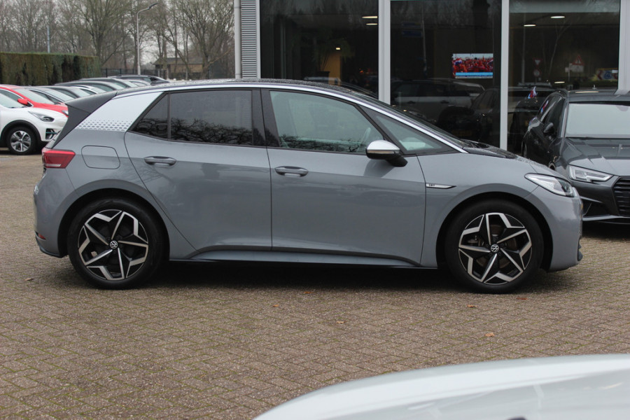 Volkswagen ID.3 First Plus 58 kWh / Trekhaak / Camera / Keyless / Matrix LED / Interieurvoorverwarming / 19'' / DAB / Navigatie / ACC