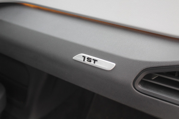 Volkswagen ID.3 First Plus 58 kWh / Trekhaak / Camera / Keyless / Matrix LED / Interieurvoorverwarming / 19'' / DAB / Navigatie / ACC