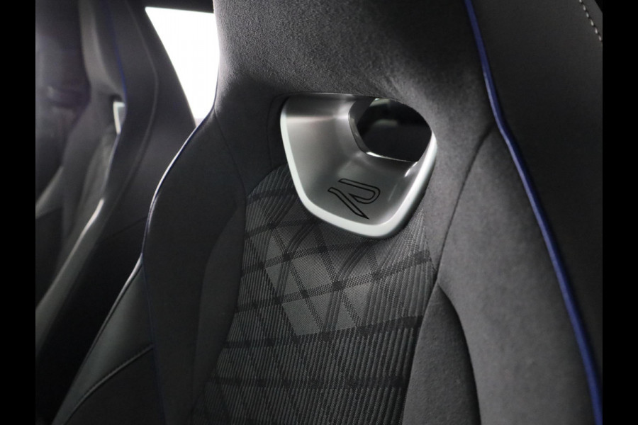 Volkswagen Tiguan 1.5 eHybrid R-Line Edition 204 pk Automaat (DSG) | Verlengde garantie | Navigatie | Parkeersensoren (Park assist) | Achteruitrijcamera | R-Line |