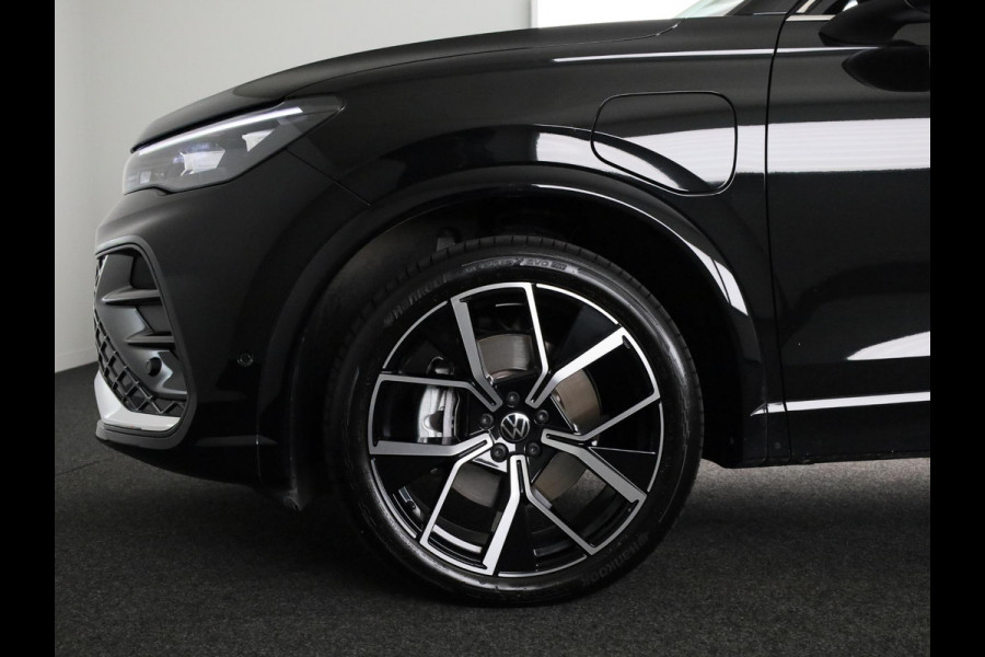 Volkswagen Tiguan 1.5 eHybrid R-Line Edition 204 pk Automaat (DSG) | Verlengde garantie | Navigatie | Parkeersensoren (Park assist) | Achteruitrijcamera | R-Line |