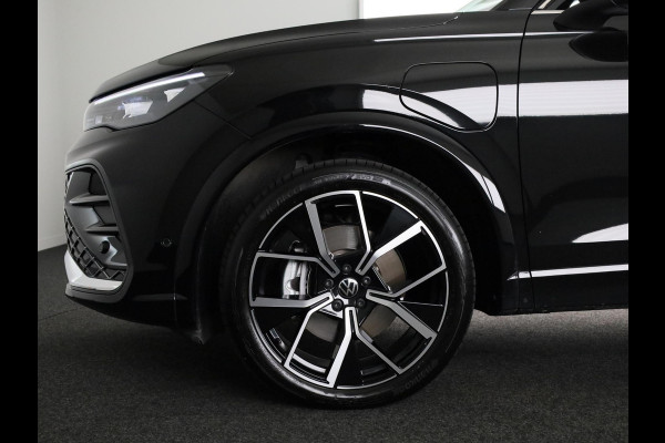 Volkswagen Tiguan 1.5 eHybrid R-Line Edition 204 pk Automaat (DSG) | Verlengde garantie | Navigatie | Parkeersensoren (Park assist) | Achteruitrijcamera | R-Line |