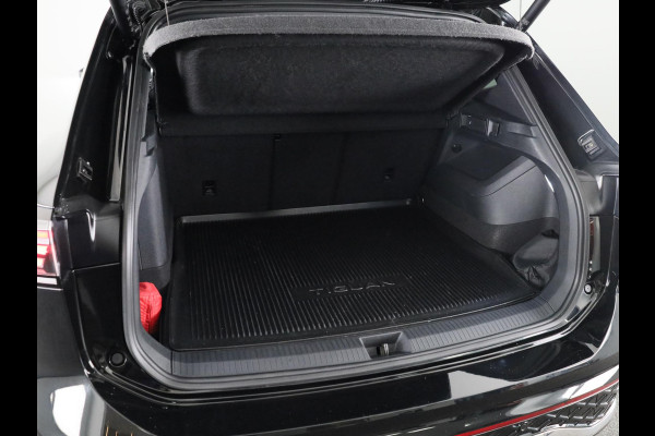 Volkswagen Tiguan 1.5 eHybrid R-Line Edition 204 pk Automaat (DSG) | Verlengde garantie | Navigatie | Parkeersensoren (Park assist) | Achteruitrijcamera | R-Line |