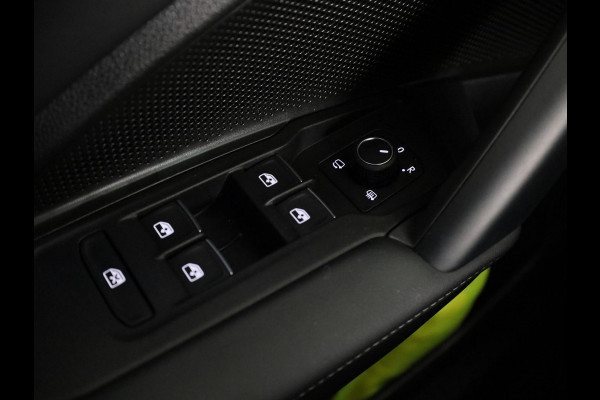 Volkswagen Tiguan 1.5 eHybrid R-Line Edition 204 pk Automaat (DSG) | Verlengde garantie | Navigatie | Parkeersensoren (Park assist) | Achteruitrijcamera | R-Line |