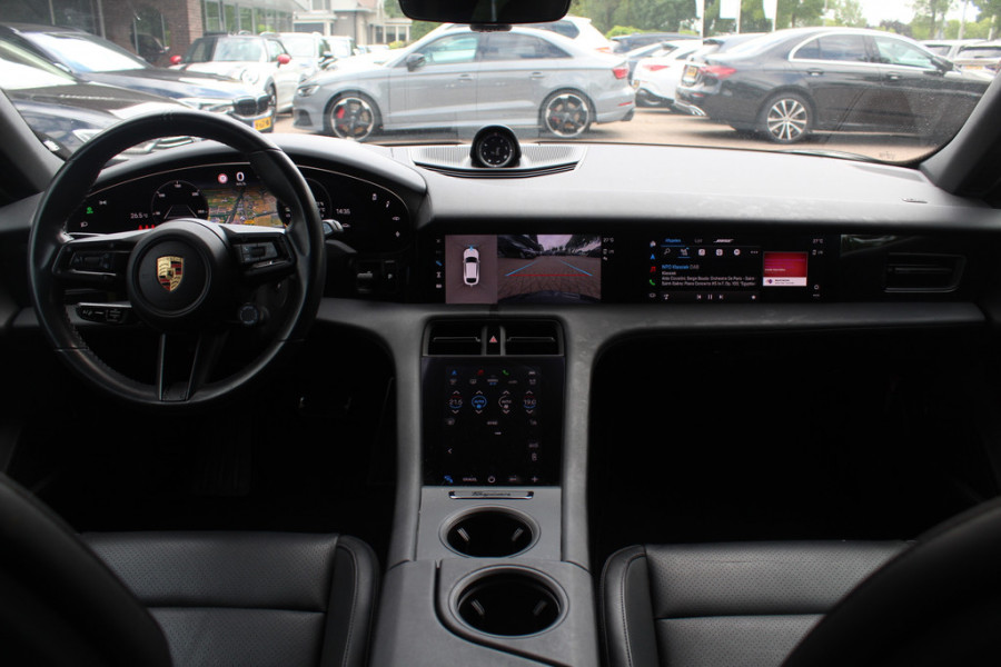 Porsche Taycan Cross Turismo 4 93 kWh / Panoramadak / Camera / Passenger Display / Luchtvering / 20'' / Leder / CarPlay / Matrix LED / Stoelverwarming / DAB / ACC