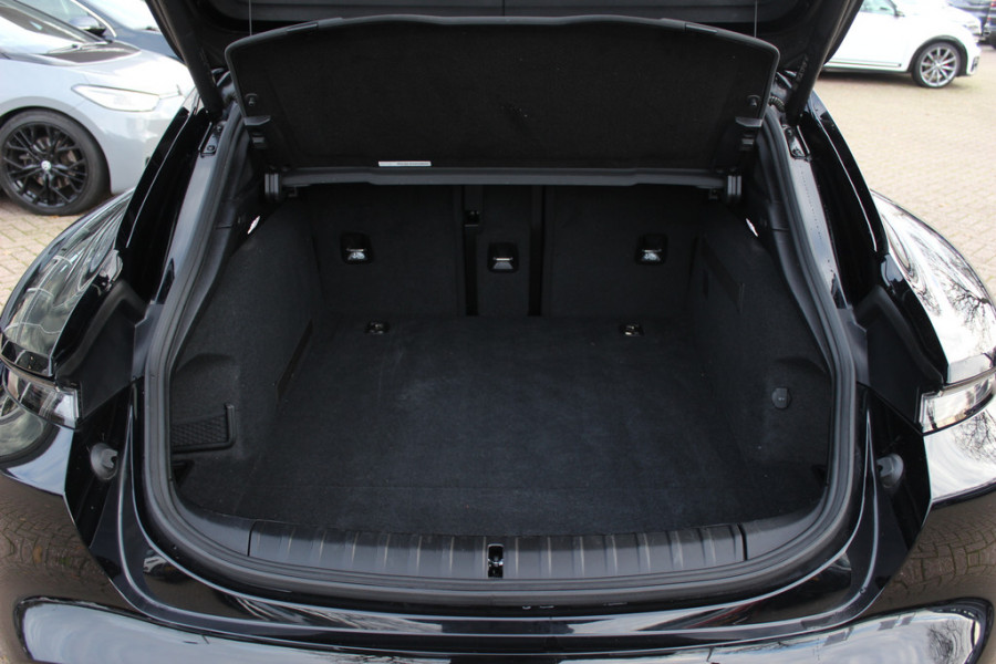 Porsche Taycan Cross Turismo 4 93 kWh / Panoramadak / Camera / Passenger Display / Luchtvering / 20'' / Leder / CarPlay / Matrix LED / Stoelverwarming / DAB / ACC