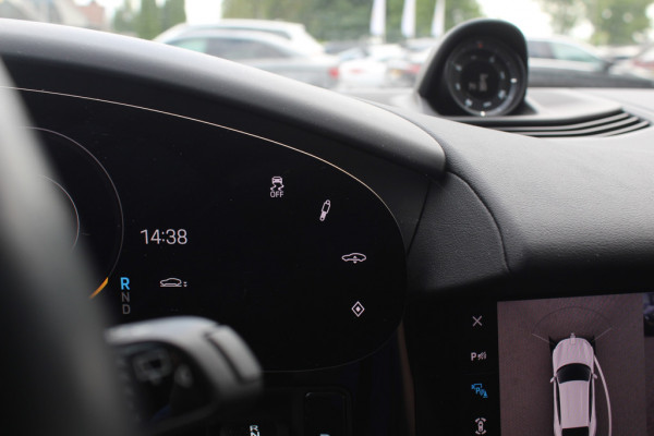 Porsche Taycan Cross Turismo 4 93 kWh / Panoramadak / Camera / Passenger Display / Luchtvering / 20'' / Leder / CarPlay / Matrix LED / Stoelverwarming / DAB / ACC