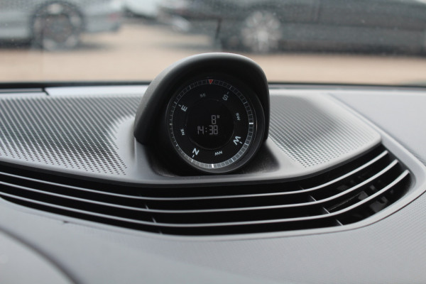 Porsche Taycan Cross Turismo 4 93 kWh / Panoramadak / Camera / Passenger Display / Luchtvering / 20'' / Leder / CarPlay / Matrix LED / Stoelverwarming / DAB / ACC