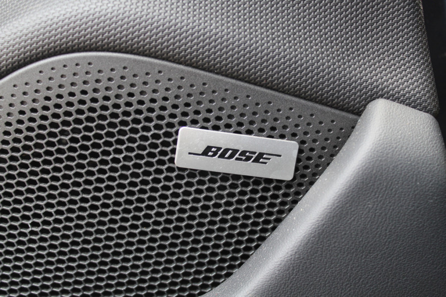 Porsche Taycan Cross Turismo 4 93 kWh / Panoramadak / Camera / Passenger Display / Luchtvering / 20'' / Leder / CarPlay / Matrix LED / Stoelverwarming / DAB / ACC