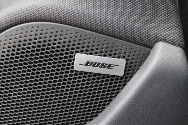 Porsche Taycan Cross Turismo 4 93 kWh / Panoramadak / Camera / Passenger Display / Luchtvering / 20'' / Leder / CarPlay / Matrix LED / Stoelverwarming / DAB / ACC