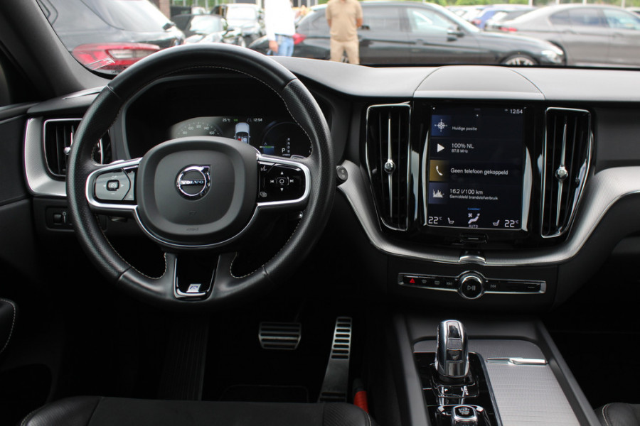 Volvo XC60 2.0 T8 AWD Polestar Engineered / Trekhaak / Panoramadak / 360Camera / Head-up / Leder / Harman Kardon / 22'' / Keyless / Intr.voorverwarming / Stuur+Stoelverwarming / Virtual Cockpit / CarPlay / DAB / Dodehoek / ACC