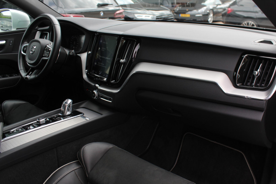 Volvo XC60 2.0 T8 AWD Polestar Engineered / Trekhaak / Panoramadak / 360Camera / Head-up / Leder / Harman Kardon / 22'' / Keyless / Intr.voorverwarming / Stuur+Stoelverwarming / Virtual Cockpit / CarPlay / DAB / Dodehoek / ACC