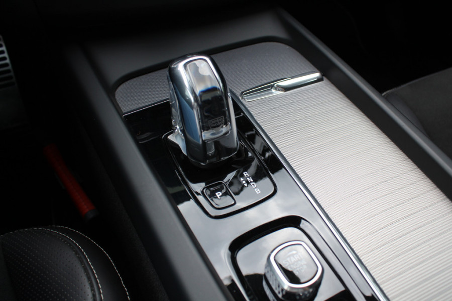 Volvo XC60 2.0 T8 AWD Polestar Engineered / Trekhaak / Panoramadak / 360Camera / Head-up / Leder / Harman Kardon / 22'' / Keyless / Intr.voorverwarming / Stuur+Stoelverwarming / Virtual Cockpit / CarPlay / DAB / Dodehoek / ACC