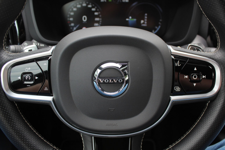 Volvo XC60 2.0 T8 AWD Polestar Engineered / Trekhaak / Panoramadak / 360Camera / Head-up / Leder / Harman Kardon / 22'' / Keyless / Intr.voorverwarming / Stuur+Stoelverwarming / Virtual Cockpit / CarPlay / DAB / Dodehoek / ACC