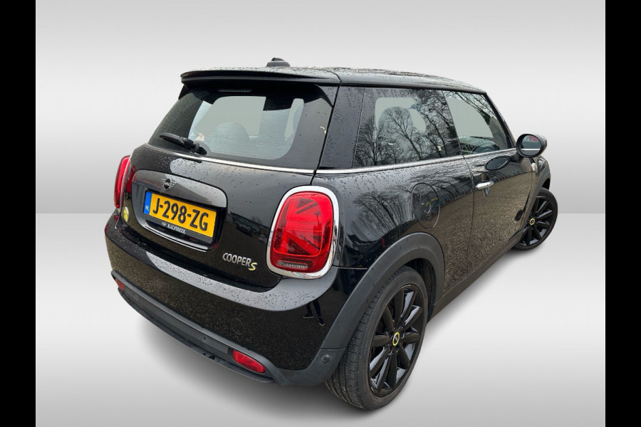 MINI Mini Electric Charged 33 kWh / Camera / Head-up / Leder / Harman Kardon / Keyless / 17'' / CarPlay / Stoelverwarming / Matrix LED / DAB / Cruise Control