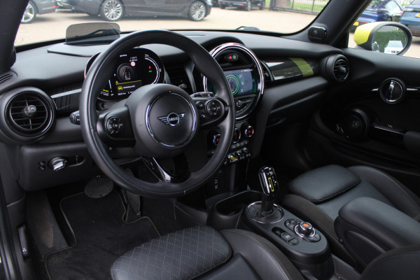 MINI Mini Electric Charged 33 kWh / Camera / Head-up / Leder / Harman Kardon / Keyless / 17'' / CarPlay / Stoelverwarming / Matrix LED / DAB / Cruise Control