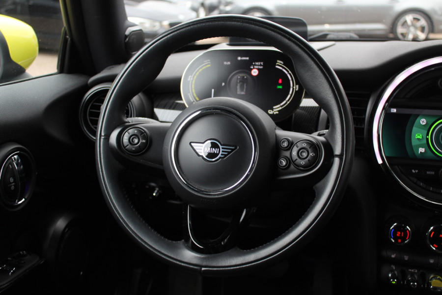 MINI Mini Electric Charged 33 kWh / Camera / Head-up / Leder / Harman Kardon / Keyless / 17'' / CarPlay / Stoelverwarming / Matrix LED / DAB / Cruise Control