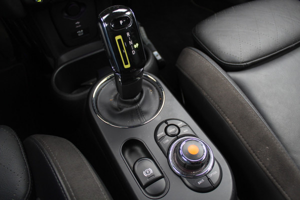 MINI Mini Electric Charged 33 kWh / Camera / Head-up / Leder / Harman Kardon / Keyless / 17'' / CarPlay / Stoelverwarming / Matrix LED / DAB / Cruise Control