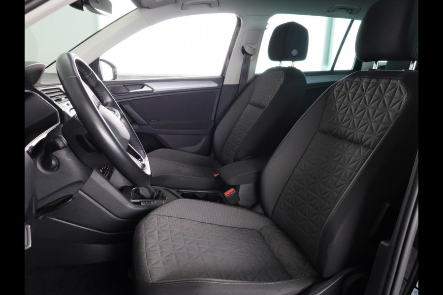 Volkswagen Tiguan 1.4 TSI eHybrid Life 245PK DSG PHEV | Navigatie | Parkeercamera | 18 inch Lm velgen | Stoel- en stuurverwarming |