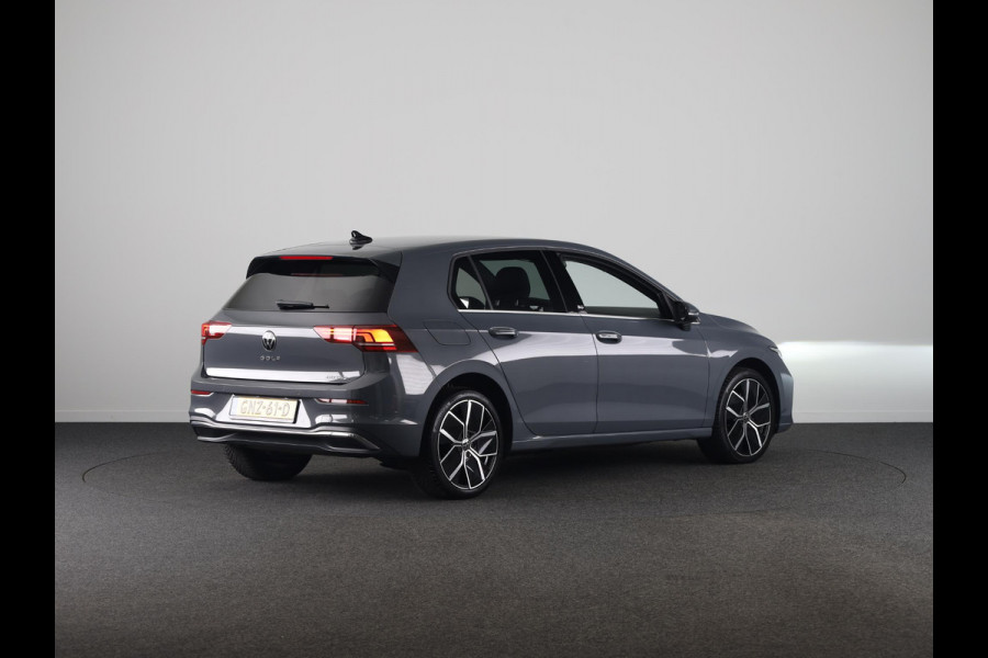 Volkswagen Golf 1.5 eHybrid 50 Edition 204 PK DSG PHEV | Verlengde garantie | Navigatie | Parkeercamera | Stoel- en stuurverwarming | 18 inch LM velgen |