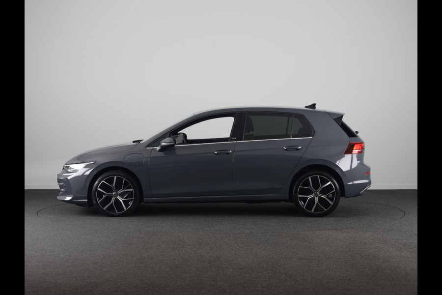 Volkswagen Golf 1.5 eHybrid 50 Edition 204 PK DSG PHEV | Verlengde garantie | Navigatie | Parkeercamera | Stoel- en stuurverwarming | 18 inch LM velgen |