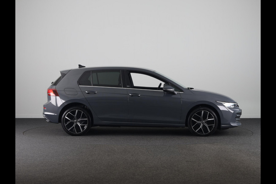 Volkswagen Golf 1.5 eHybrid 50 Edition 204 PK DSG PHEV | Verlengde garantie | Navigatie | Parkeercamera | Stoel- en stuurverwarming | 18 inch LM velgen |